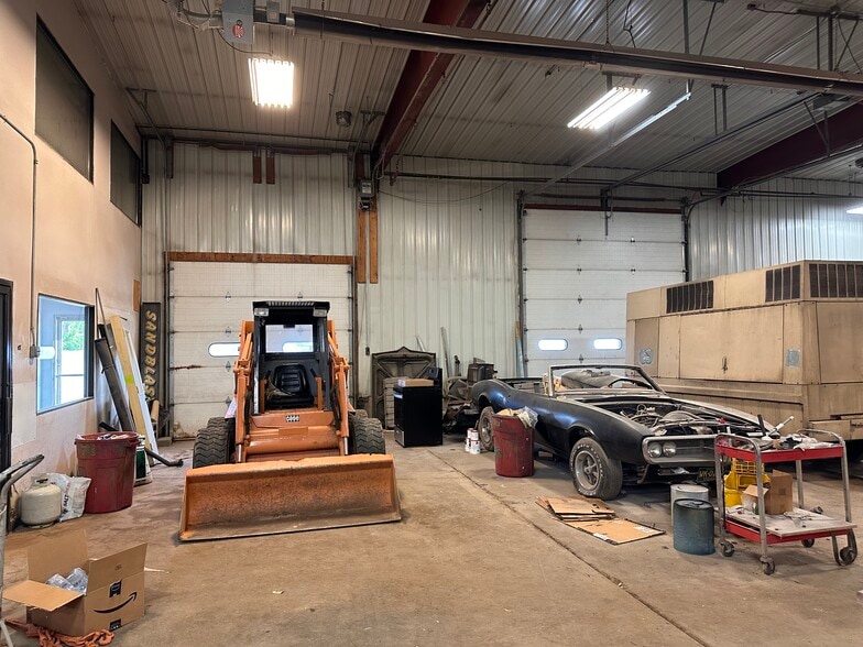 More Photos Of 3945 S Blue Star Dr, Traverse City Service For Lease