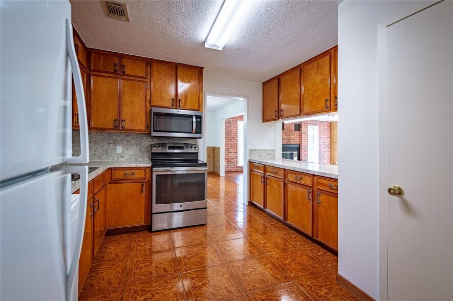 More Photos Of 1213 Lakeland Loop, Hilltop Lakes Specialty For Sale