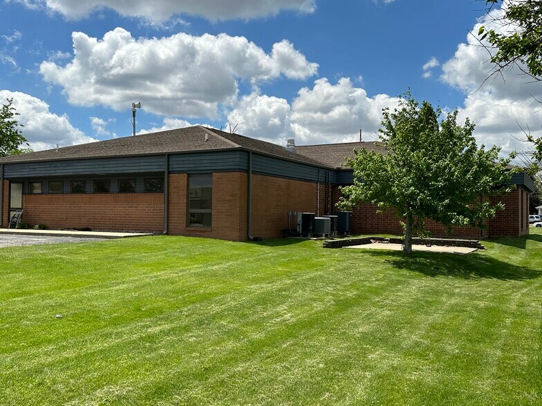 More Photos Of 1200 IL-121, Mount Zion Medical For Lease