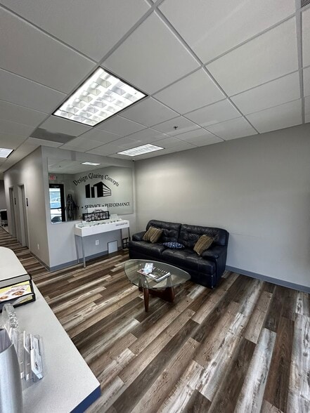 More Photos Of 44819 Acacia Ln, Sterling Warehouse For Lease