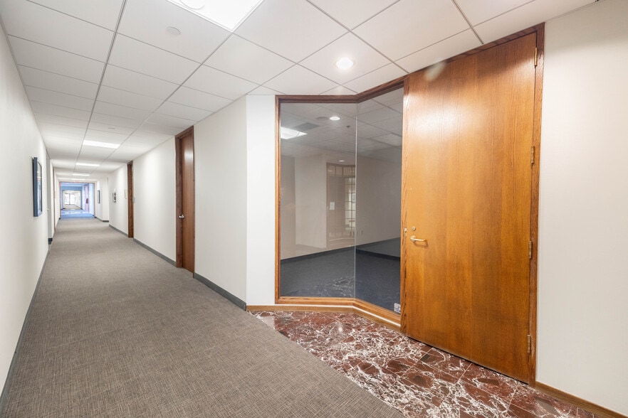 More Photos Of 1301 W Long Lake Rd, Troy Office For Lease