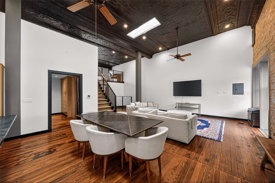 More Photos Of 614 High St, Comfort Storefront Retail Residential For Sale