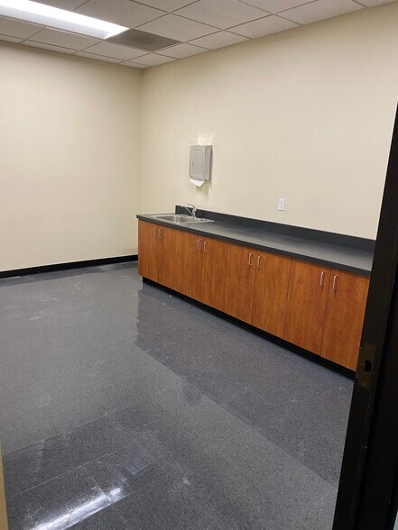 More Photos Of 6715 N Palm Ave, Fresno Office For Lease