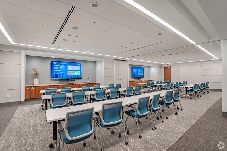 More Photos Of 2461 Eisenhower Ave, Alexandria Office For Lease