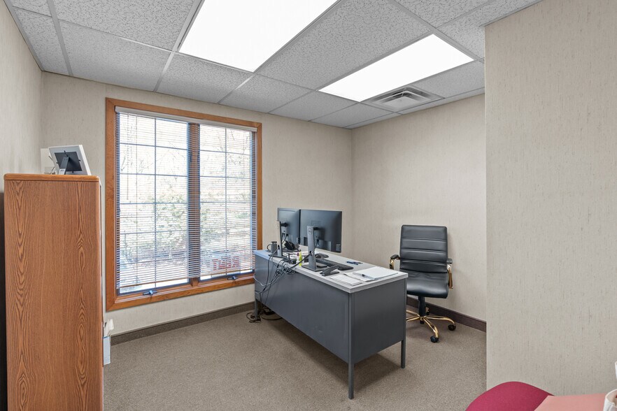 More Photos Of 33 College Hill Rd, Warwick Apartments For Lease