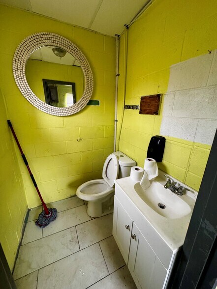 More Photos Of 301 E 23rd St S, Independence Office For Sale