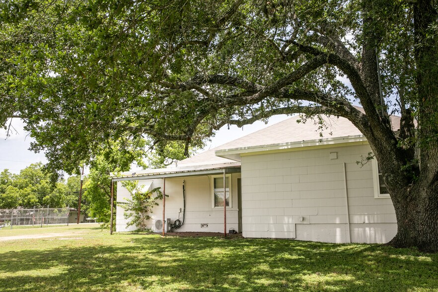 More Photos Of 515 Colorado, Burton Apartments For Sale