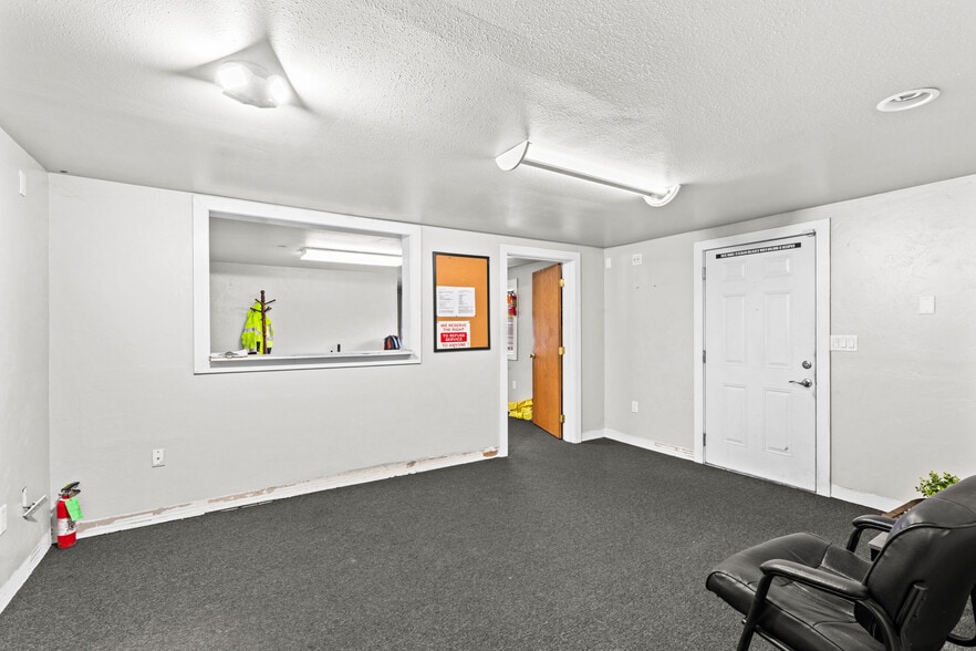 More Photos Of 3894 Roosevelt Blvd, Eugene Industrial For Sale