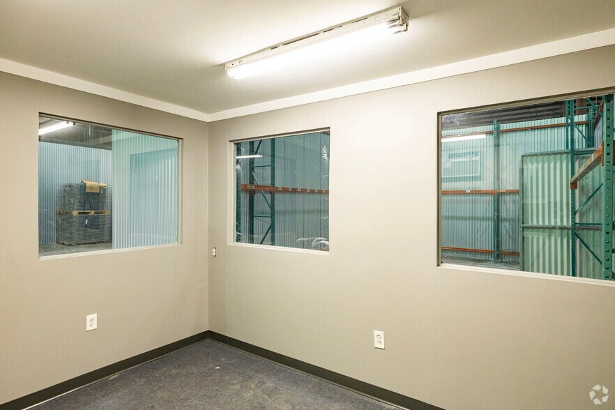 More Photos Of 5806 N 53rd St, Tampa Distribution For Lease