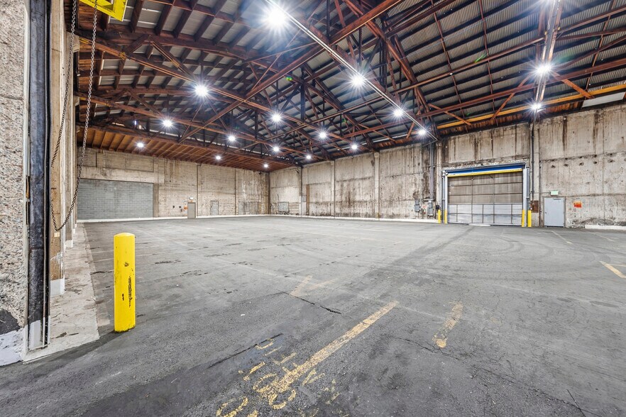 More Photos Of 715 S Grape St, Medford Warehouse For Sale