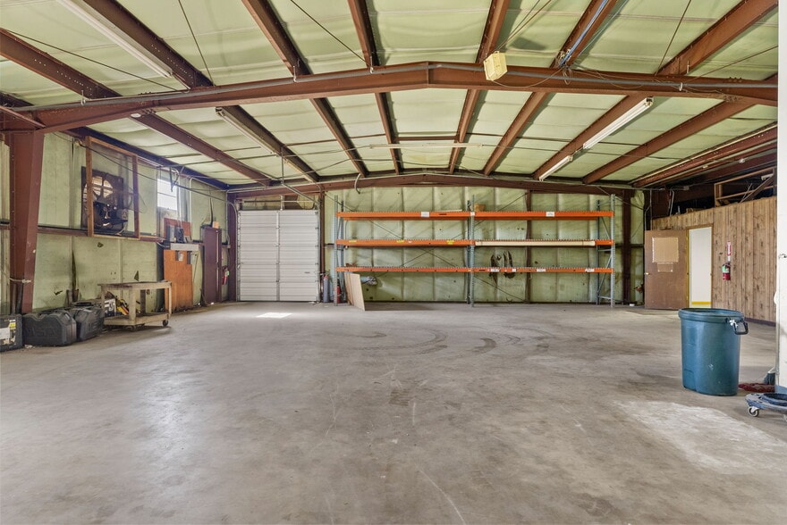 More Photos Of 3401 NNE Loop 323, Tyler Light Distribution For Sale