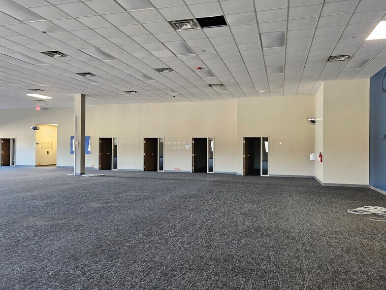 More Photos Of 6200 State St, Saginaw Office For Lease