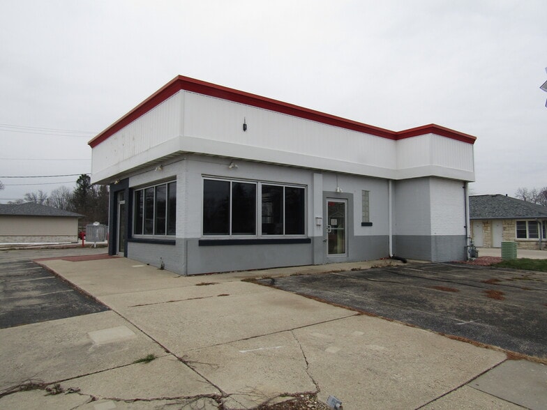 Primary Photo Of 1532 E Racine St, Janesville General Retail For Lease