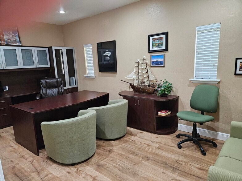 More Photos Of 8111-8119 NW 33rd St, Miami Warehouse For Sale