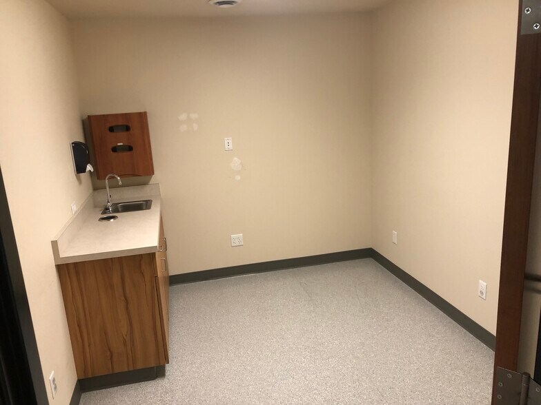 More Photos Of 12183 Locksley Ln, Auburn Medical For Lease