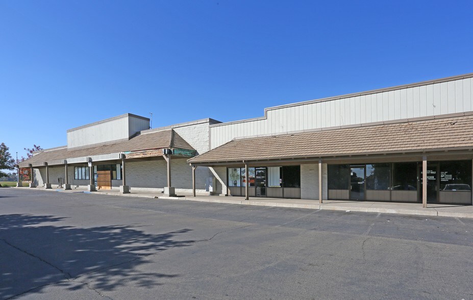 More Photos Of 1702-1780 Robertson Blvd, Chowchilla Unknown For Lease