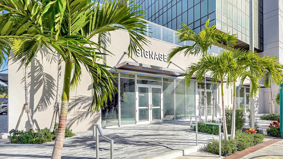More Photos Of 1909 Tyler St, Hollywood Office For Lease