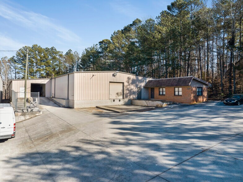 More Photos Of 1868 Buford Hwy, Duluth Warehouse For Lease