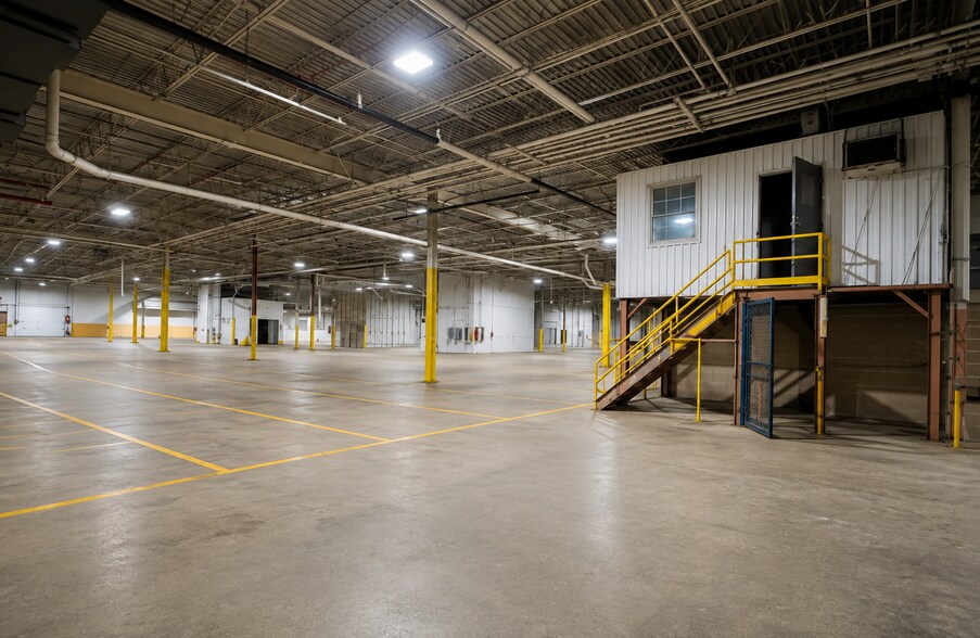 More Photos Of 1315 N 13th St, Rogers Manufacturing For Lease