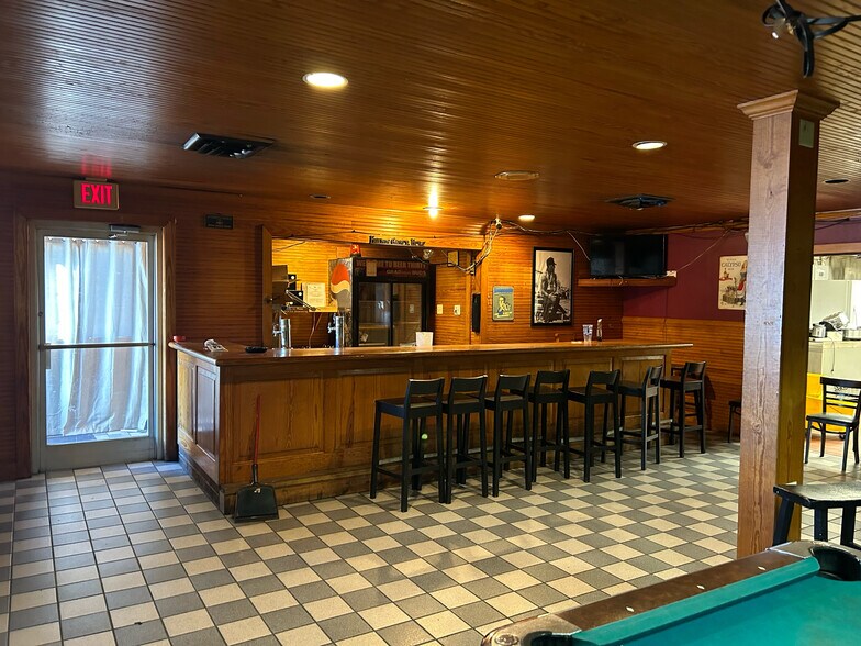 More Photos Of 2709 Williamsburg Rd, Richmond Restaurant For Lease