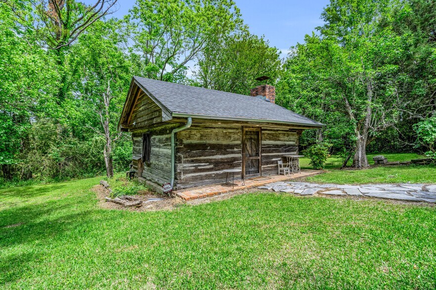 More Photos Of 607 Old West Point Rd, Starkville Hospitality For Sale