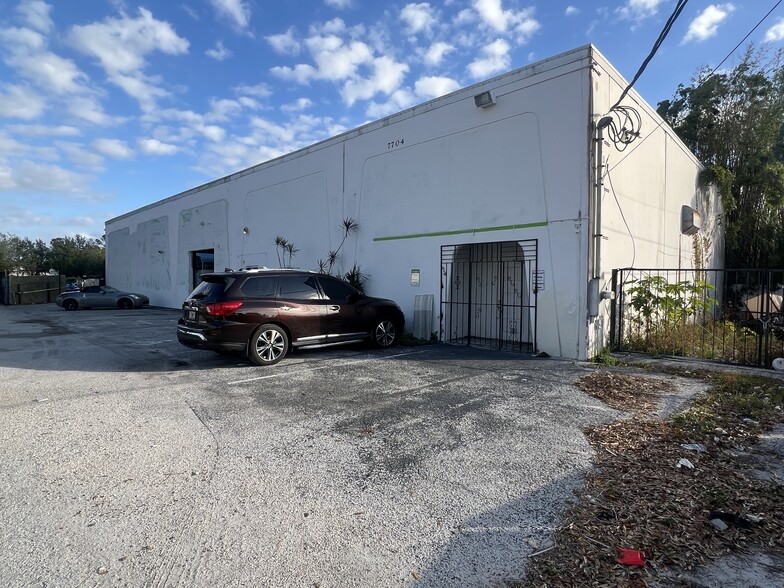 More Photos Of 7704 W Hillsborough Ave, Tampa Warehouse For Lease