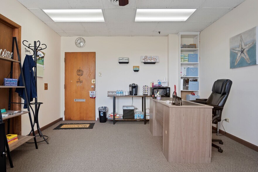 More Photos Of 10540 S Western Ave, Chicago Office For Lease
