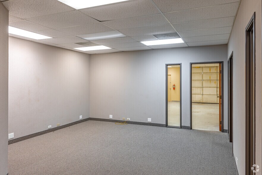 More Photos Of 12200 N Stemmons Fwy, Farmers Branch Unknown For Lease