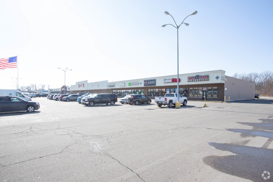 More Photos Of 4025-4141 24th Ave, Fort Gratiot Freestanding For Lease