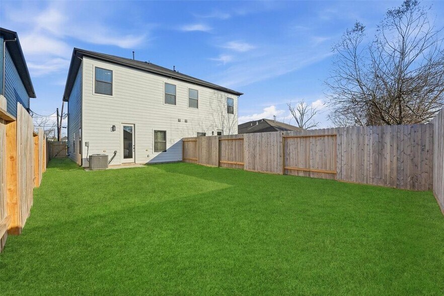 More Photos Of 7908 Brandon St, Houston Multifamily For Sale