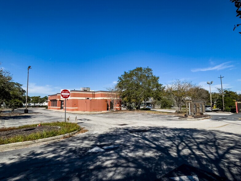 More Photos Of 5752 Butler Point Rd, Jacksonville Fast Food For Lease