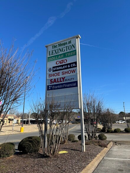 More Photos Of 541 W Church St, Lexington General Retail For Lease