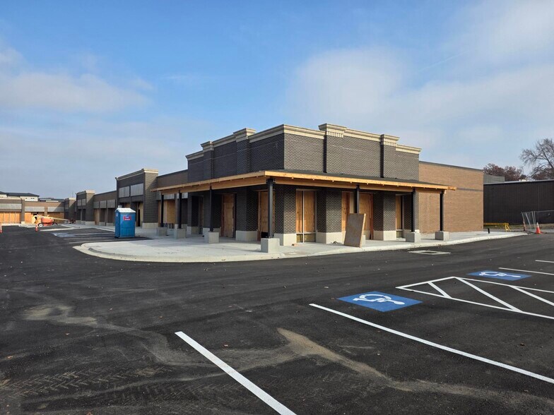 More Photos Of 7405-7471 Quivira Rd, Shawnee General Retail For Lease