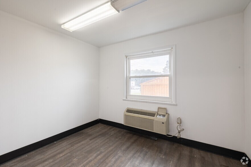 More Photos Of 3501 Edwin Ave, Savannah Truck Terminal For Lease