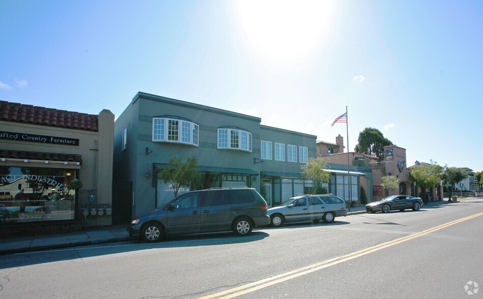 More Photos Of 637 Main St, Half Moon Bay Office For Sale