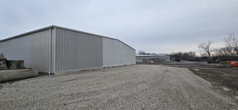 More Photos Of 1359 E Hanthorn Rd, Lima Warehouse For Lease