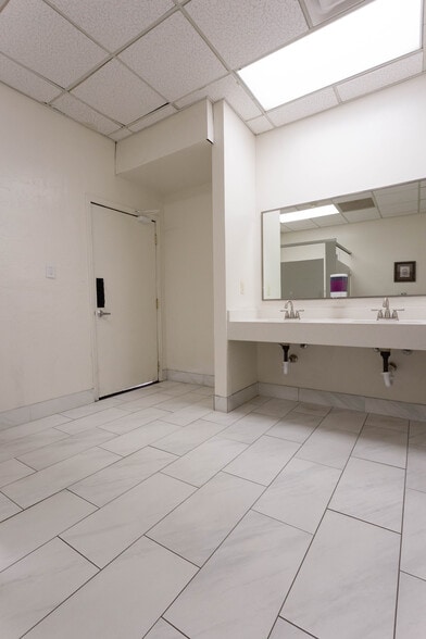 More Photos Of 1825-1845 E Northern Ave, Phoenix Office For Lease