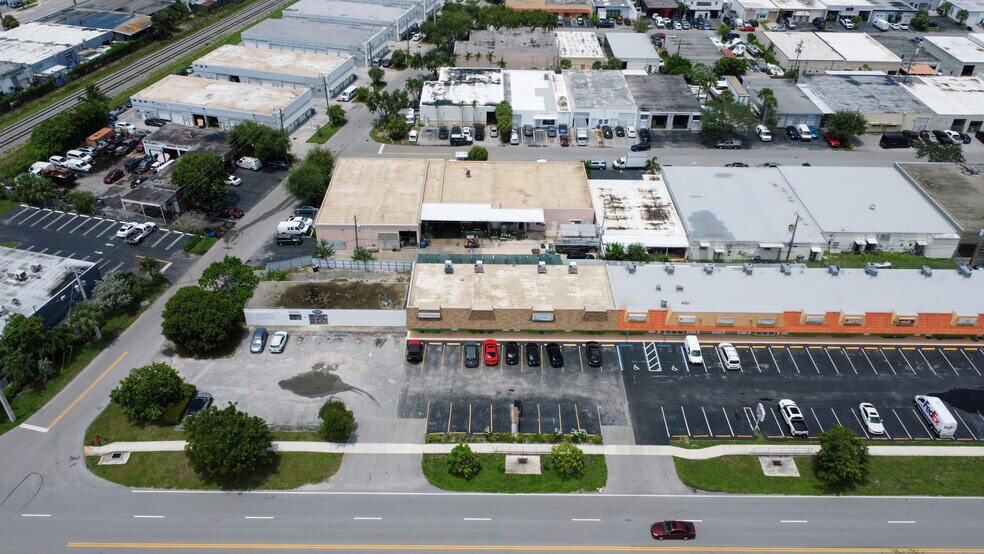 More Photos Of 241 SW 6th St, Pompano Beach Freestanding For Sale