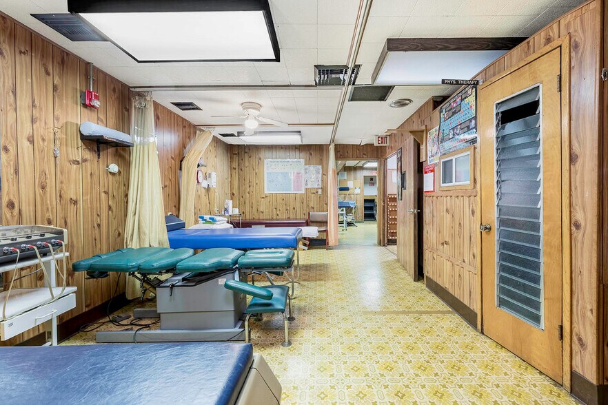 More Photos Of 1954 Atlantic Ave, Long Beach Office For Lease