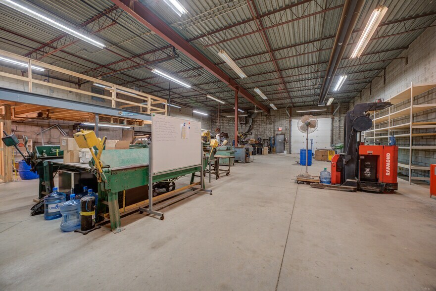More Photos Of 114 Easton Rd, Brantford Industrial For Sale