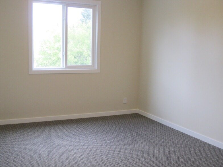 More Photos Of 106 Jespersen Ave, Spruce Grove Apartments For Sale