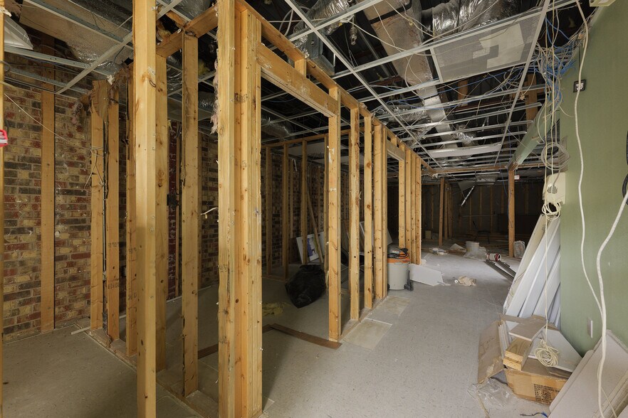 More Photos Of 305 Expressway 83, Mission Medical For Lease