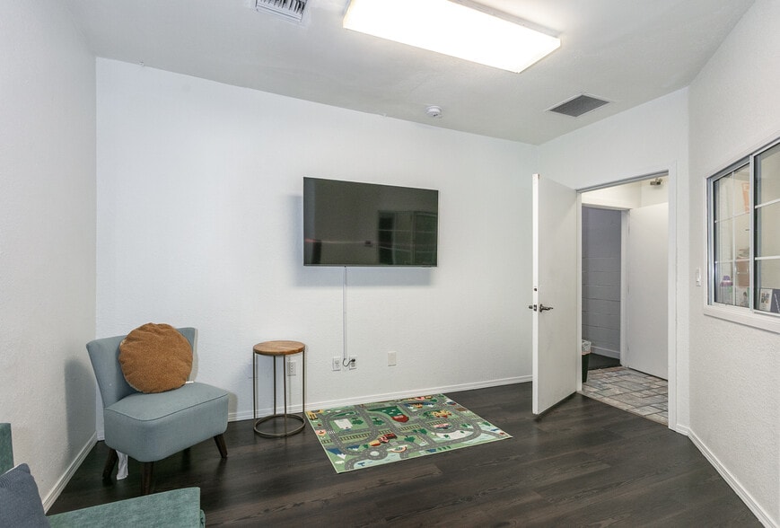 More Photos Of 605 Azusa, Azusa Storefront Retail Office For Sale