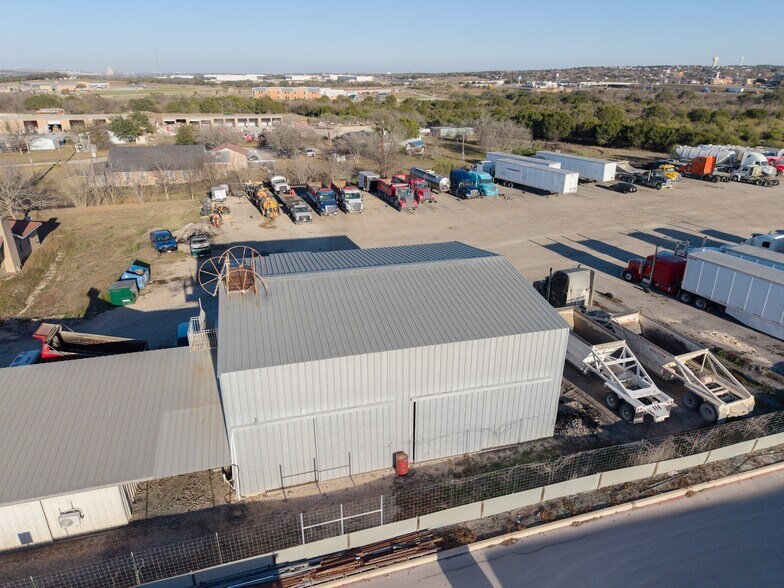 More Photos Of 7765 Fm 482, New Braunfels Office For Lease