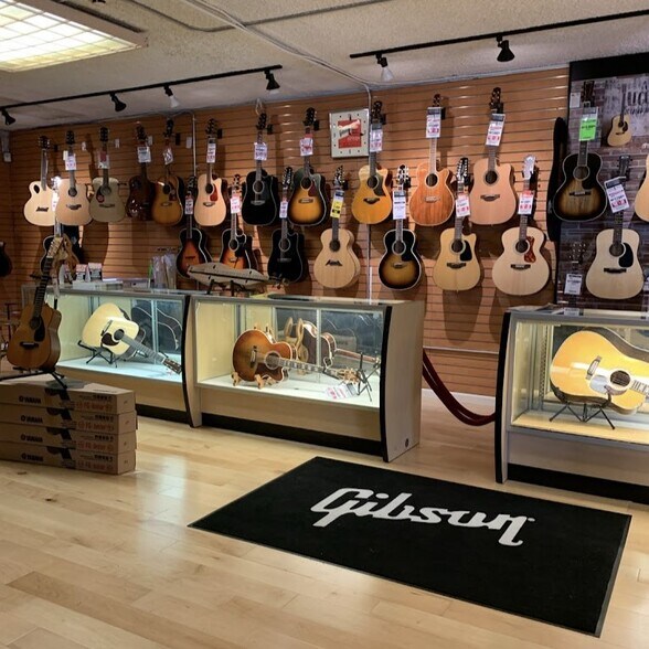 More Photos Of 7360 W Sunset Blvd, Los Angeles Freestanding For Sale