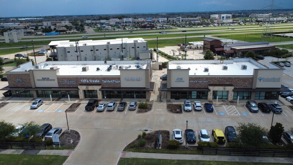 More Photos Of 11131 Harlem Rd, Richmond Freestanding For Lease