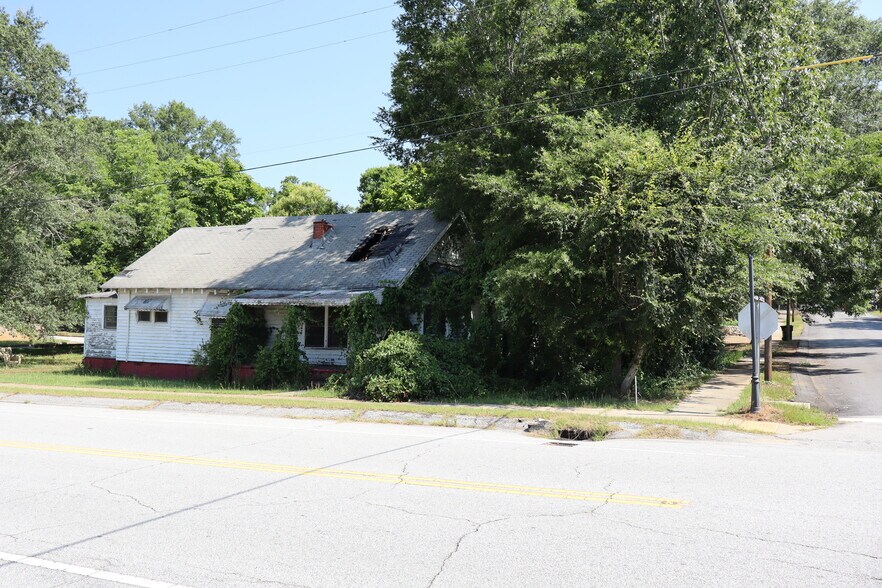 More Photos Of 253 E Savannah St, Calhoun Falls Freestanding For Sale