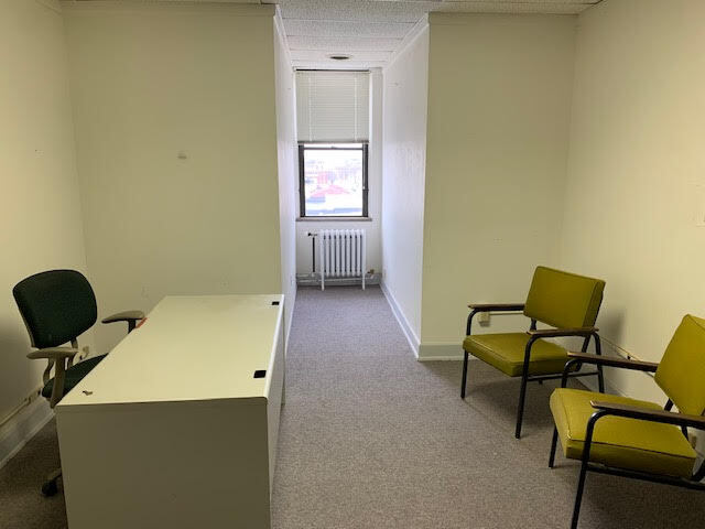 More Photos Of 103 E State St, Mason City Office For Lease