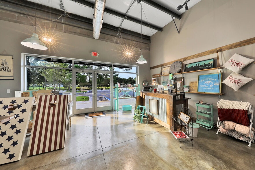More Photos Of 518 Hollyberry Ln, Orange Park Storefront Retail Office For Lease