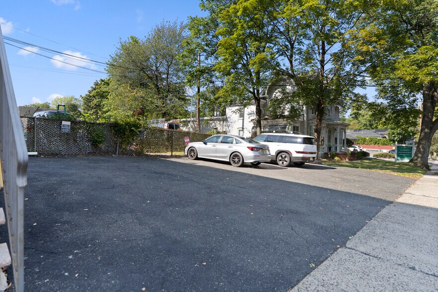 More Photos Of 656-660 Bloomfield Ave, Verona Storefront Retail Residential For Lease